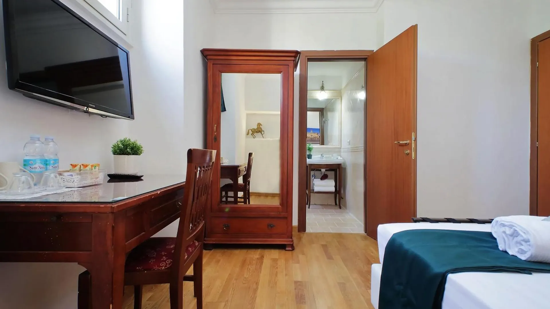 Romulus Rooms