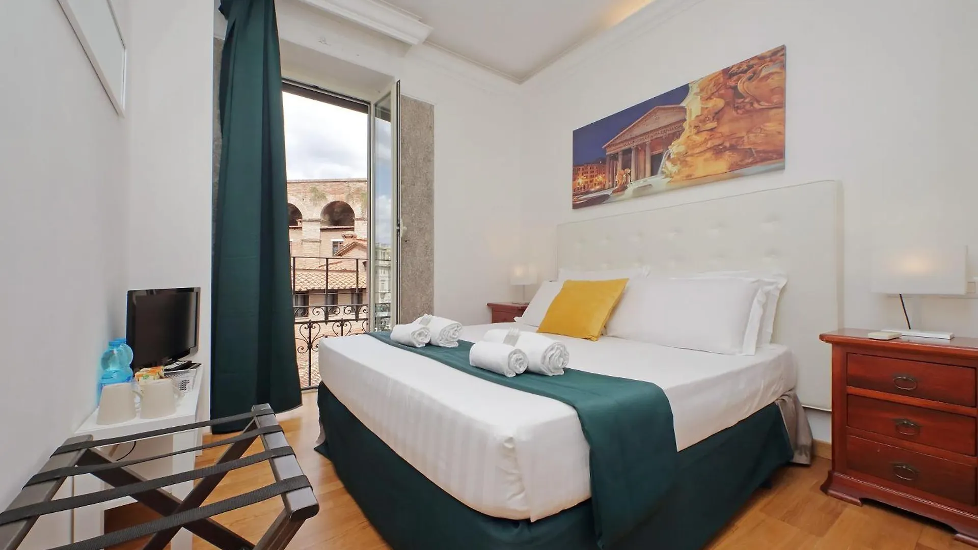 Romulus Rooms 3*, Rom