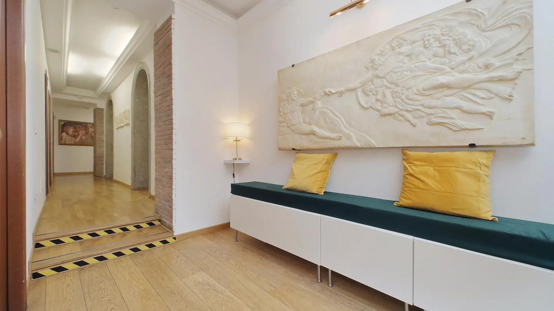 Romulus Rooms 3*, Rom